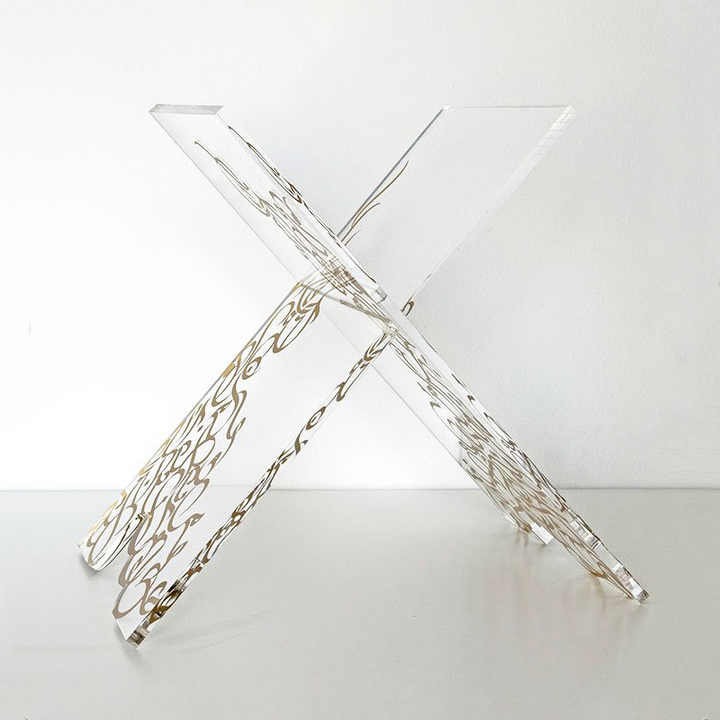 Crystal rehal book stand - UNOFLASH